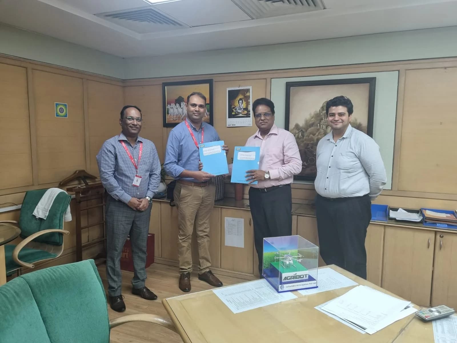 Schnell and IFFCO representatives exchanging the signed Memorandum of Agreement for the Kharif season